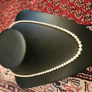 Glass pearl necklace, vintage